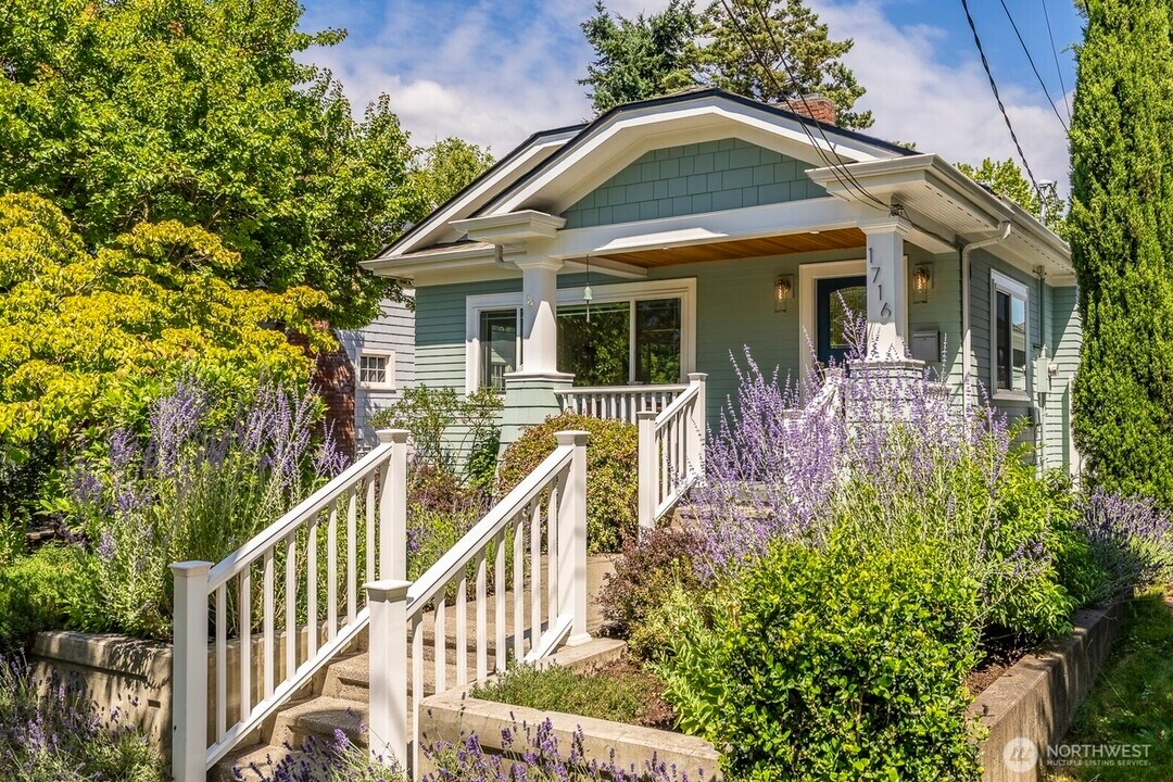 1716 N 46th St in Seattle, WA - Building Photo
