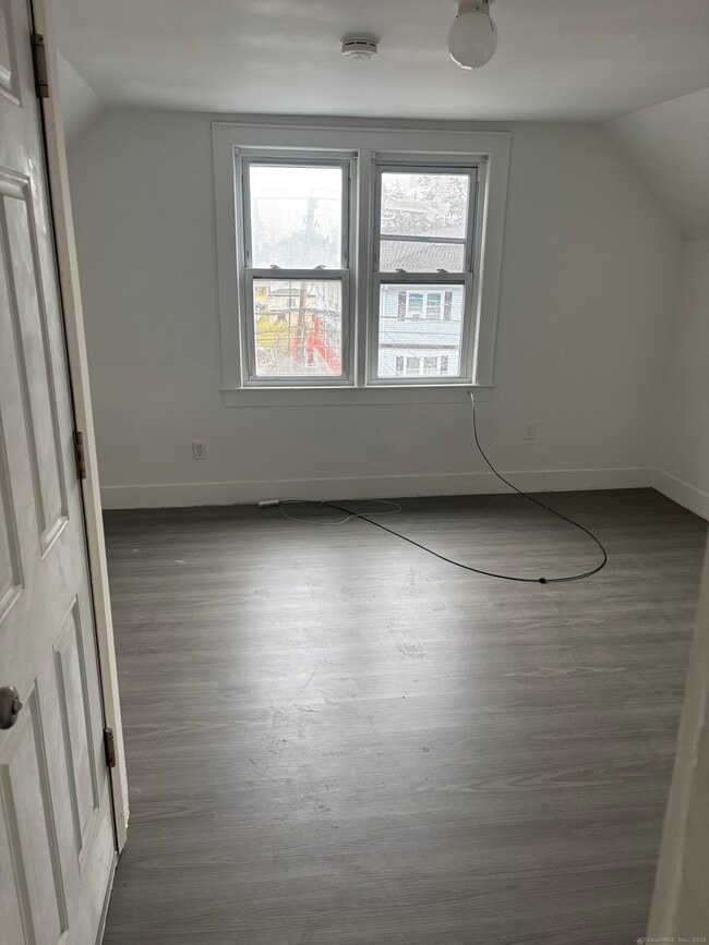 1275 Howard Ave in Bridgeport, CT - Building Photo - Building Photo