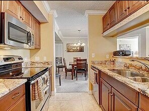 103 Yacht Club Way in Hypoluxo, FL - Foto de edificio - Building Photo