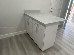 2168 NW 34th St in Miami, FL - Building Photo - Building Photo