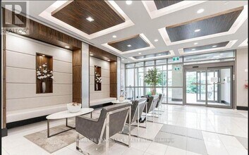 349 Rathburn Rd W in Mississauga, ON - Building Photo - Building Photo