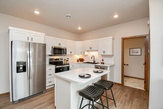 6115 S Alki Pl in Sioux Falls, SD - Building Photo - Building Photo