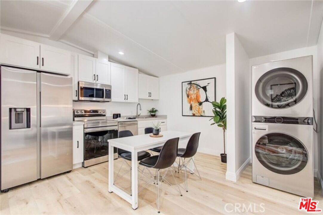 1856 W 14th St in Los Angeles, CA - Building Photo
