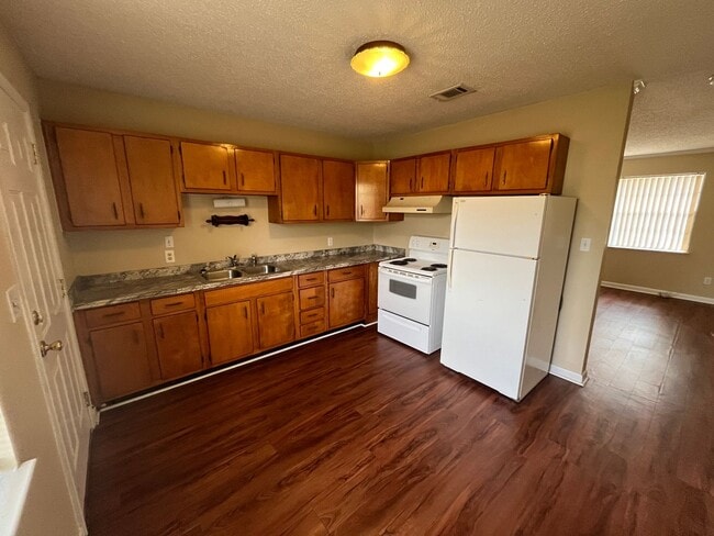 4220 E Johnson Ave in Pensacola, FL - Building Photo - Building Photo