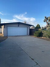 8855 Orange St in Hesperia, CA - Building Photo - Building Photo