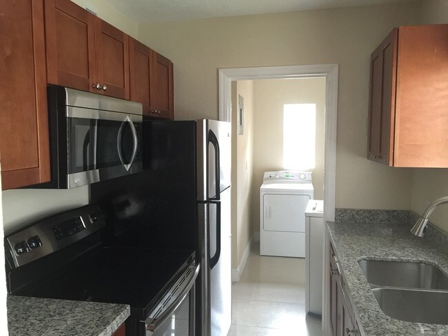 204 NE 10th Ave-Unit -1 in Fort Lauderdale, FL - Building Photo - Building Photo