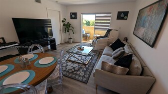 14961 SW 82nd Ln in Miami, FL - Building Photo