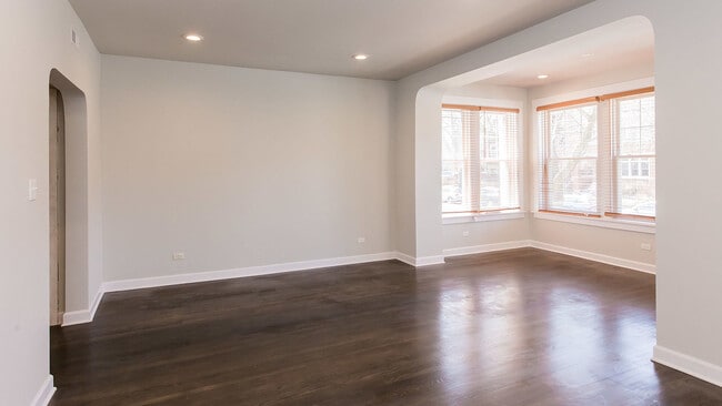 6429 N Lakewood Ave, Unit 2 in Chicago, IL - Building Photo - Building Photo