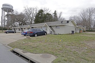 510 N 8th St in Rogers, AR - Building Photo - Building Photo