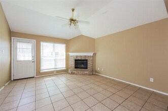 1244 Cleardale Dr in Dallas, TX - Foto de edificio - Building Photo