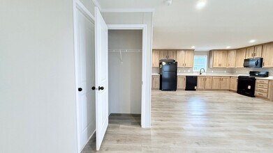 29647 Erie Ct in New Baltimore, MI - Building Photo - Building Photo