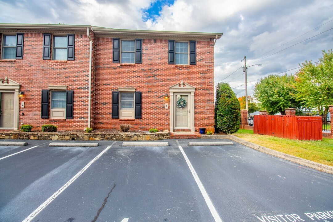 1205 E 8th Ave in Johnson City, TN - Building Photo