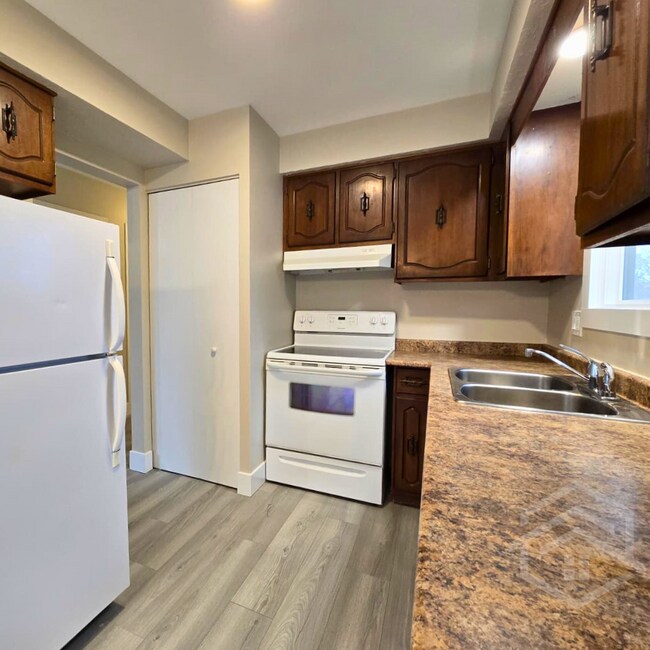 Newly Renovated 2-Bedroom in Woodstock!! in Woodstock, ON - Building Photo - Building Photo