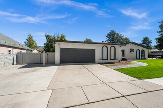 1839 Cottonwood Club Cir in Holladay, UT - Building Photo - Building Photo