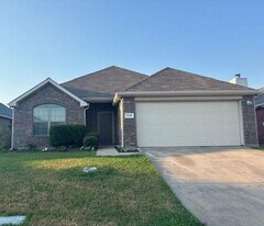 1218 Pine Forest Dr in Princeton, TX - Building Photo