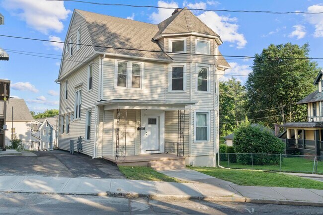 78 Pine St in Waterbury, CT - Building Photo - Building Photo