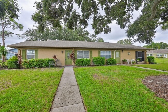 1904 Canterbury Ln, Unit 11 in Sun City Center, FL - Building Photo - Building Photo