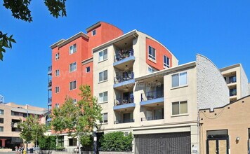 235 Market St in San Diego, CA - Building Photo - Building Photo