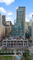 130 N Garland Ct in Chicago, IL - Building Photo