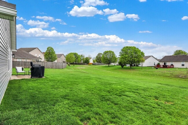 5549 Wild Horse Dr in Indianapolis, IN - Foto de edificio - Building Photo