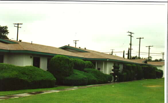 3075 W Coolidge Ave in Anaheim, CA - Building Photo - Building Photo