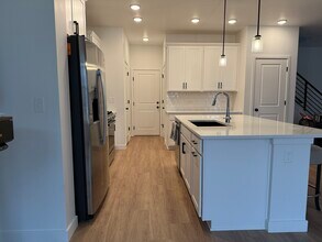 6863 W Meadow Grass Dr in South Jordan, UT - Building Photo - Building Photo