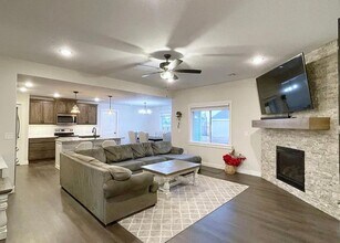 4667 Raven Crk Dr in Manhattan, KS - Building Photo - Building Photo