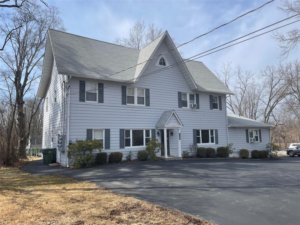 112 Green St-Unit -Apt 2 in Goshen, NY - Building Photo