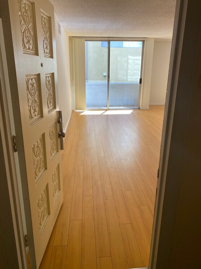 1965 Rodney Dr Apartments and Nearby Los Angeles Apartments For Rent