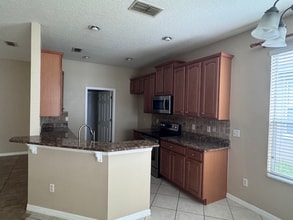 4654 Redmond Pl in Sanford, FL - Foto de edificio - Building Photo