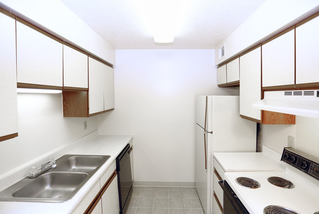 Thompson Village Apartments in Indianapolis, IN - Building Photo - Interior Photo