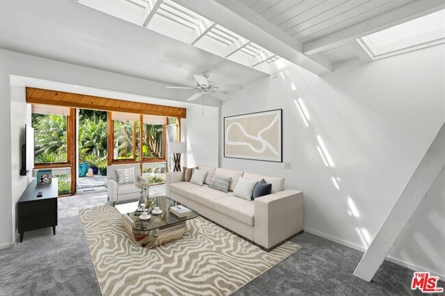 6456 Surfside Way in Malibu, CA - Building Photo - Building Photo