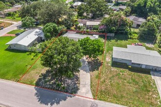 2213 2nd St SW in Vero Beach, FL - Building Photo - Building Photo