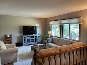 939 Sherwood Rd in Shoreview, MN - Building Photo - Building Photo