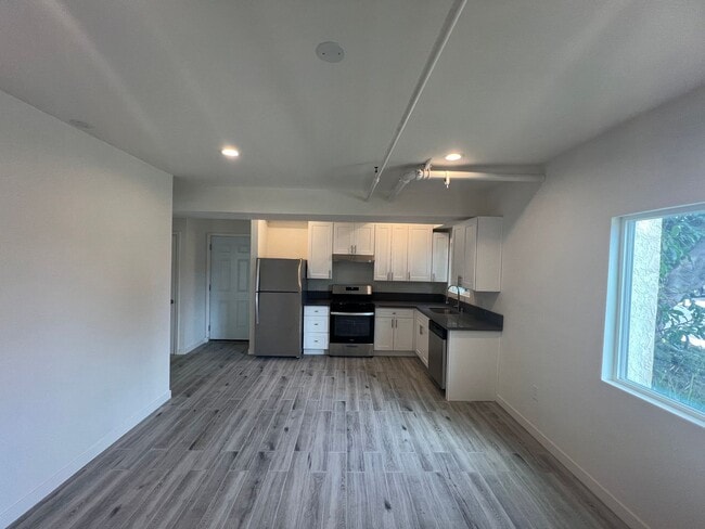 Newly Renovated 1 bedroom in Gardena, CA - Building Photo - Building Photo