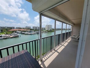 7600 Sun Island Dr S in South Pasadena, FL - Building Photo - Building Photo