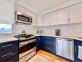 126 Ogden Ave. in Jersey City, NJ - Foto de edificio - Building Photo