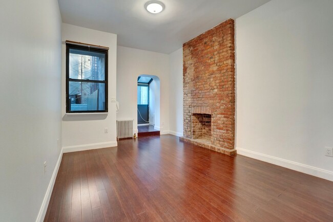 275 W 22nd St in New York, NY - Building Photo - Building Photo