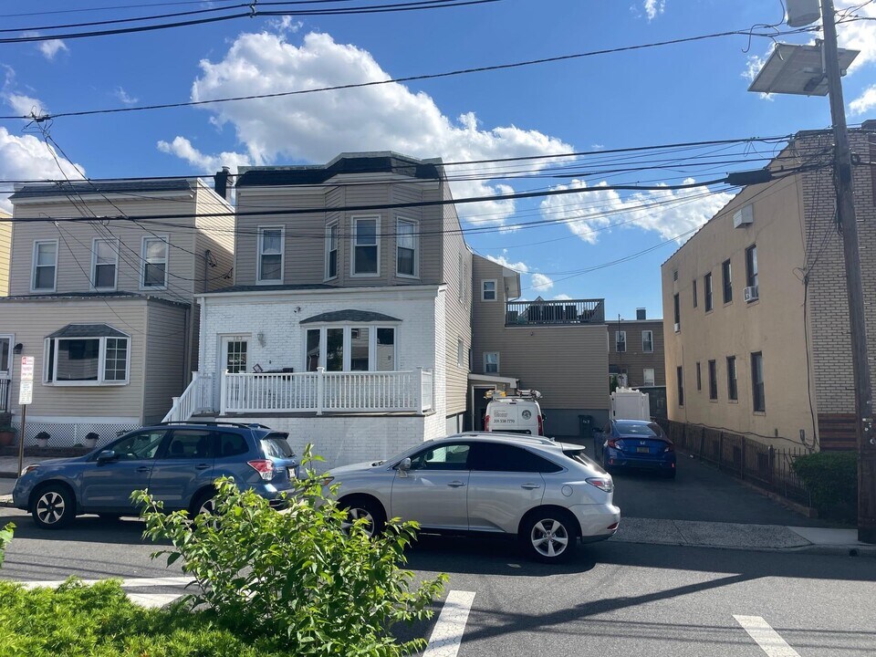 183 Franklin St in Secaucus, NJ - Building Photo