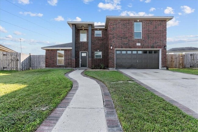 2421 Songbird Ln