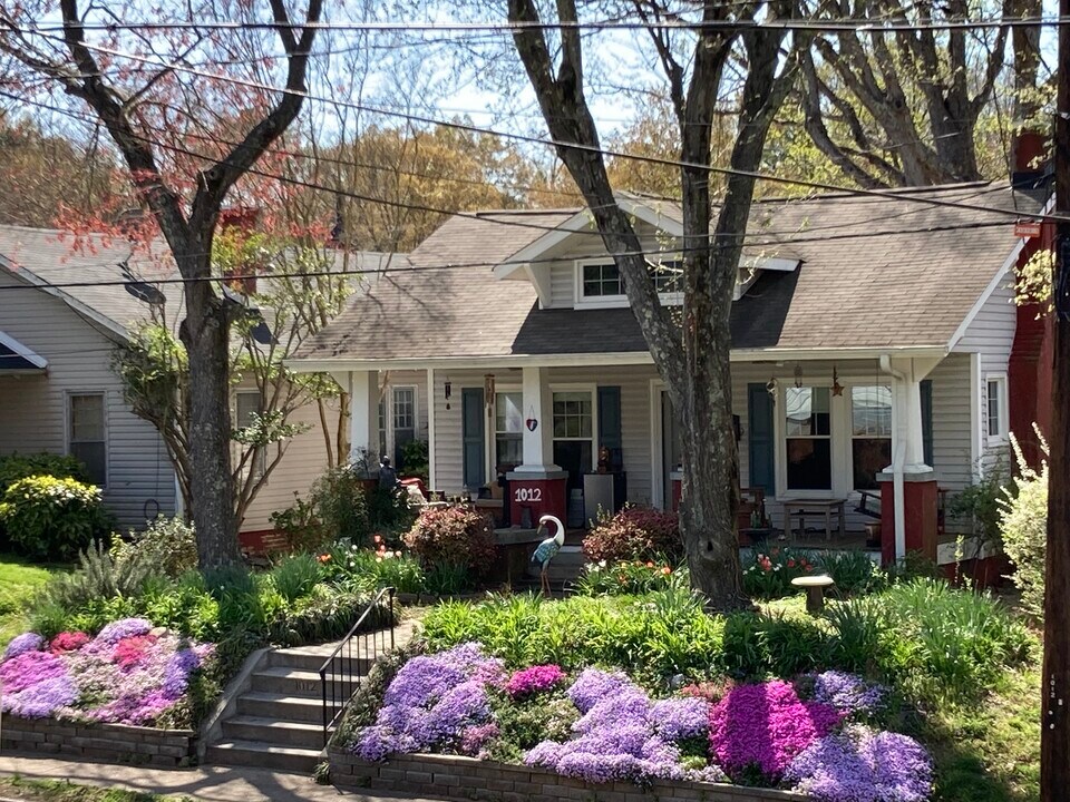 1012 Glenwood Ave in Greensboro, NC - Building Photo