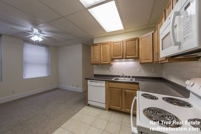 7 Barrows St, Unit B in Boston, MA - Foto de edificio - Building Photo