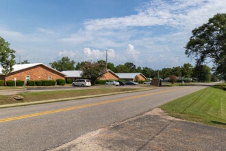 Loxley Arms in Loxley, AL - Foto de edificio - Building Photo