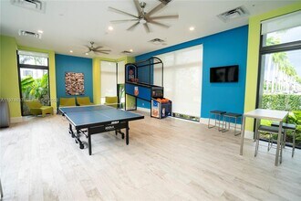 4700 NW 84th Ave in Doral, FL - Foto de edificio - Building Photo