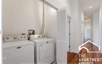 2057 W Dickens Ave, Unit 1n in Chicago, IL - Foto de edificio - Building Photo