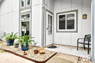 1702 Coturnix Dr in Austin, TX - Building Photo - Building Photo