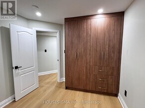 9 Delevan Ct in Richmond Hill, ON - Building Photo - Building Photo