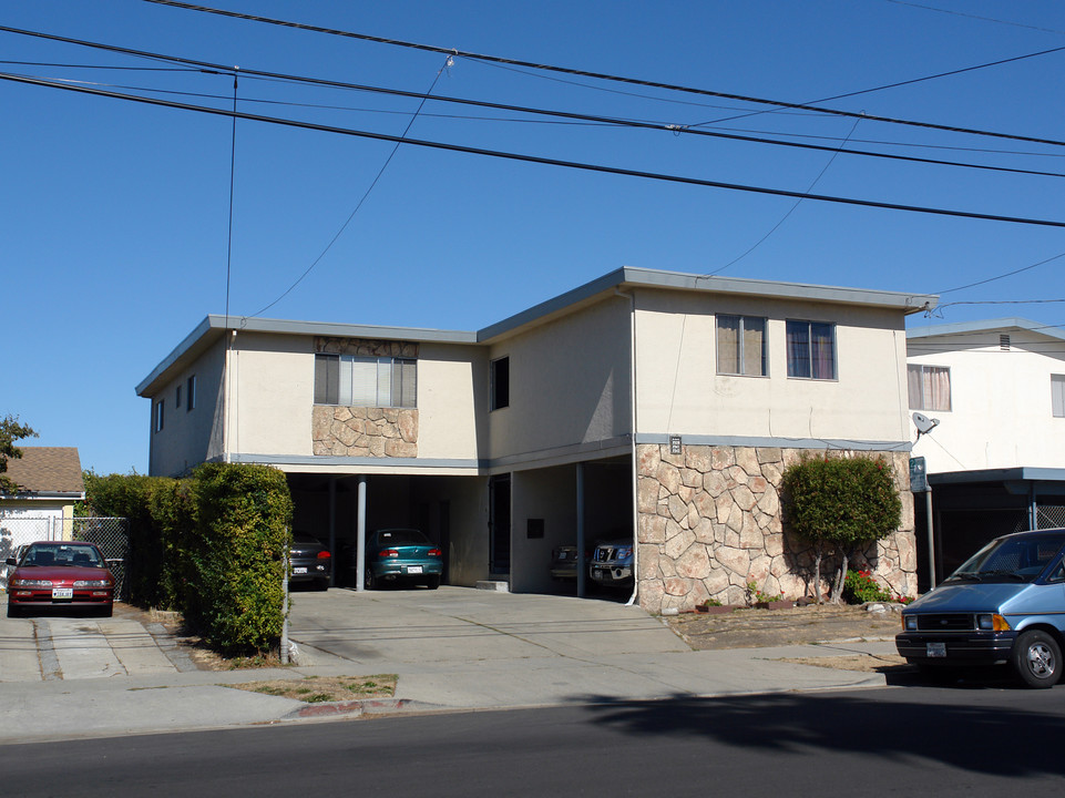 2537 Maricopa Ave in Richmond, CA - Foto de edificio