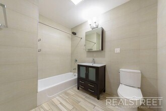 LUXURY LOFT in Queens! in Queens, NY - Building Photo - Building Photo