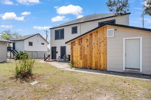 2629 W Main St in Baytown, TX - Building Photo
